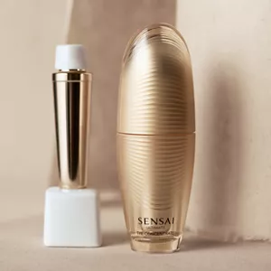 Ultimate The Concentrate bottle next to its refill container on neutral surface